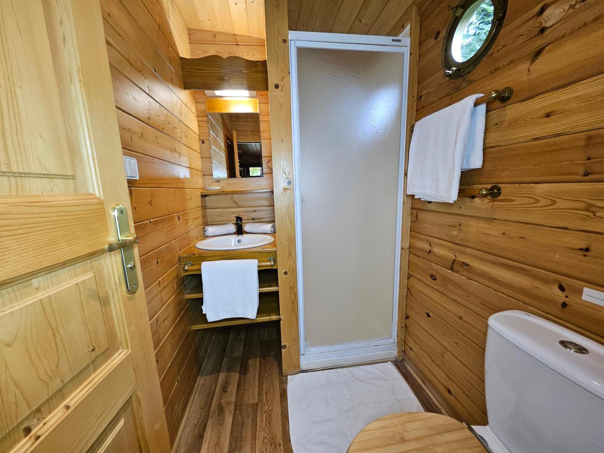 Le Roulottes Du Petit Gouffre De Padirac Avec Spa Экстерьер фото