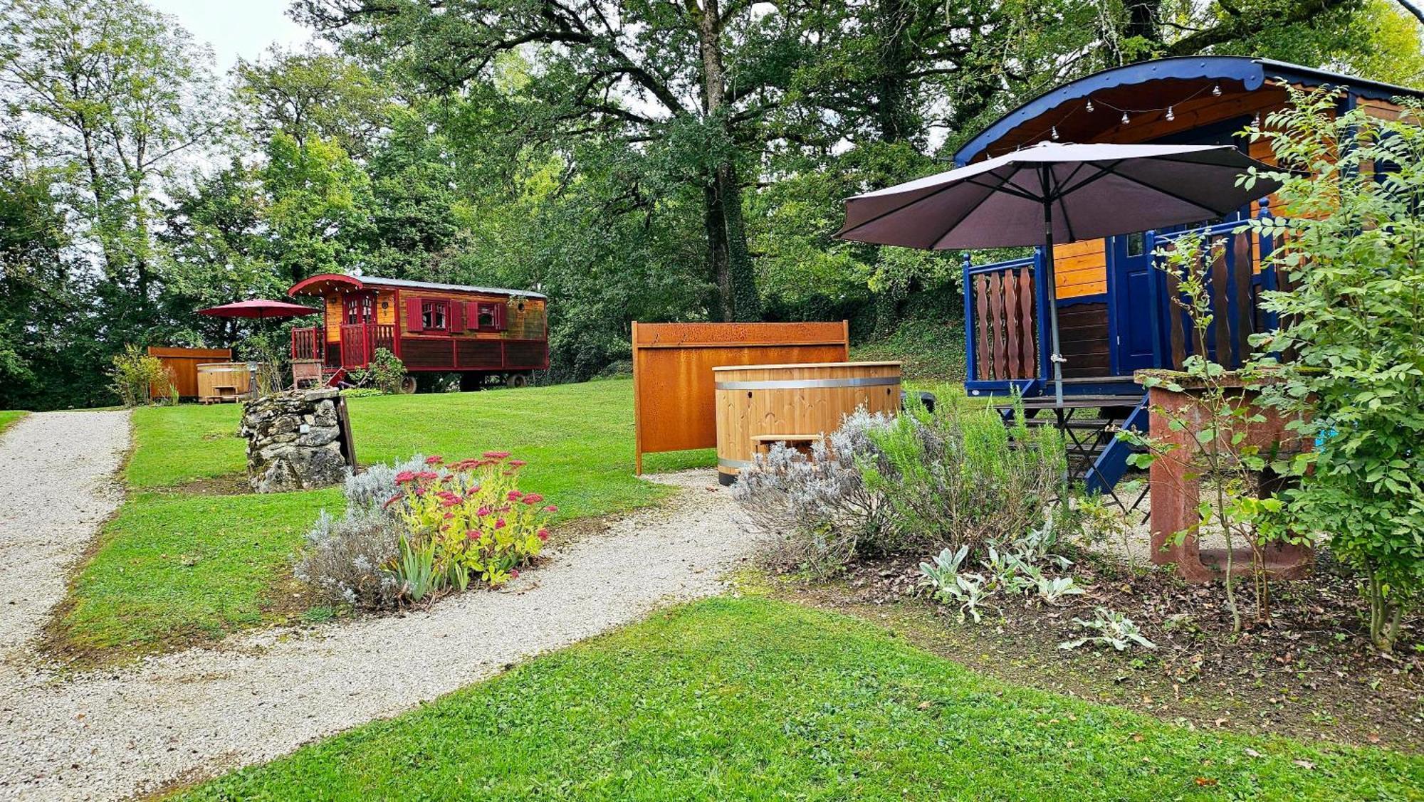 Le Roulottes Du Petit Gouffre De Padirac Avec Spa Экстерьер фото