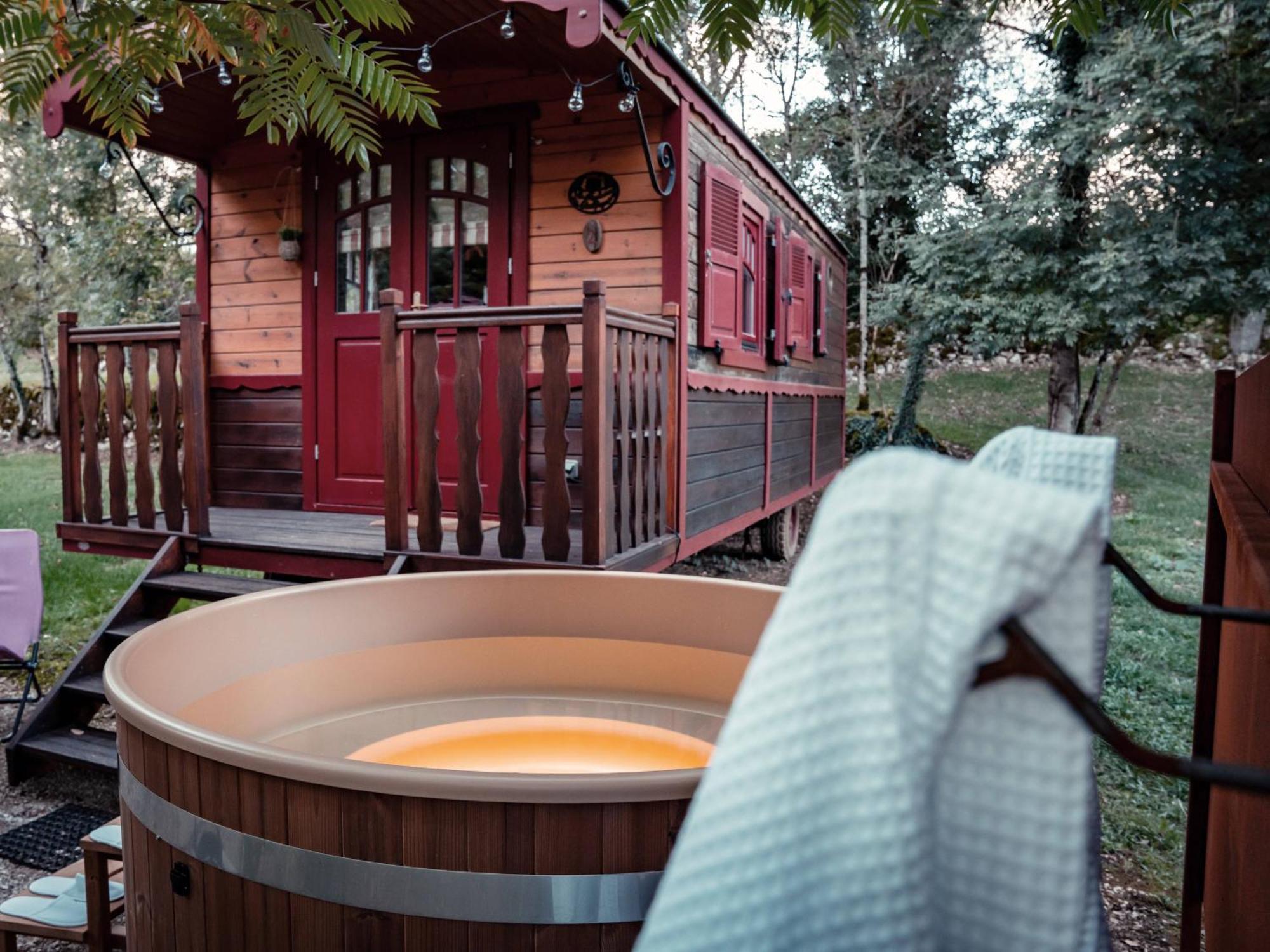 Le Roulottes Du Petit Gouffre De Padirac Avec Spa Экстерьер фото